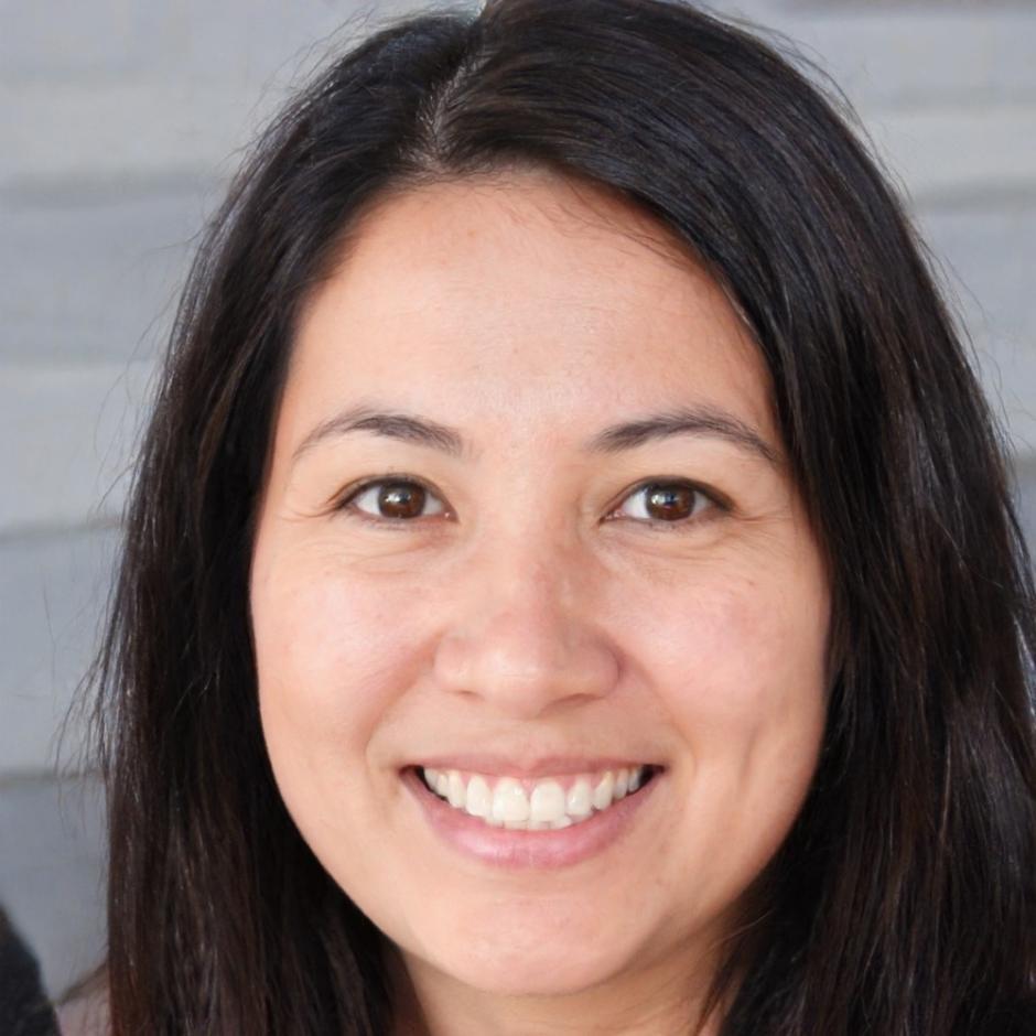 Especialista en soporte técnico preparada para asistir a estudiantes con consultas sobre plataforma educativa